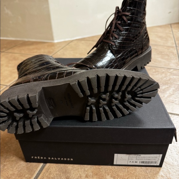 Brand New Freda Salvador Emi Lug Sole Lace Up Boot in Mocha Embossed Croc - Picture 2 of 3